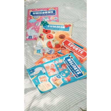 Stickers e attività. Le vacanze