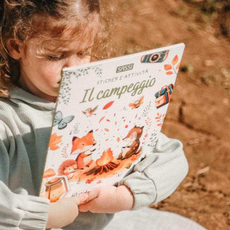 Sticker e attività. Il campeggio
