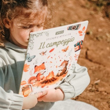 Sticker e attività. Il campeggio