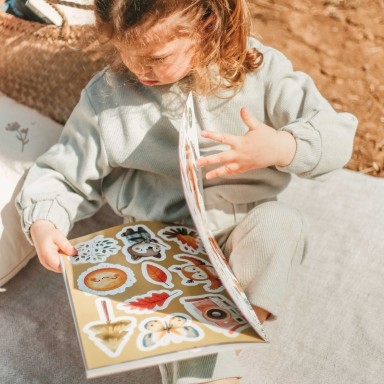 Sticker e attività. Il campeggio
