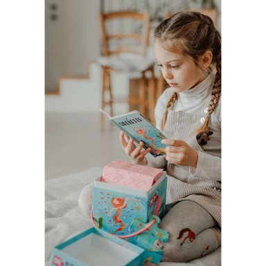 Puzzle et livre. La petite Sirène