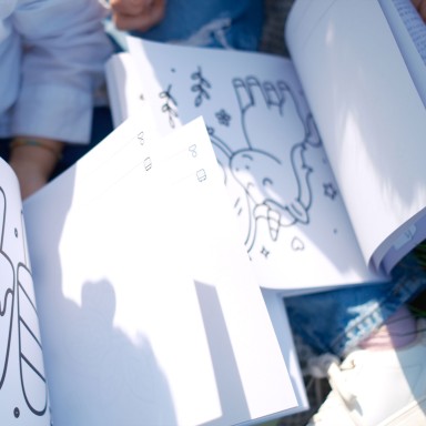 Let's colour. Unicorns