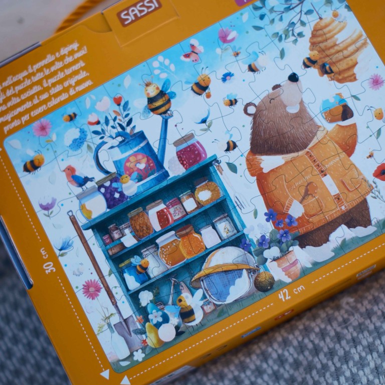 Puzzle magique à l'eau. Les abeilles