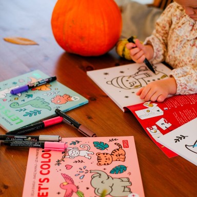 Let's Colour. Dinosauri